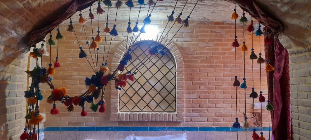 اجاره اتاق بومگردی دو تخته مستر دار در شیراز  - درب شیخ