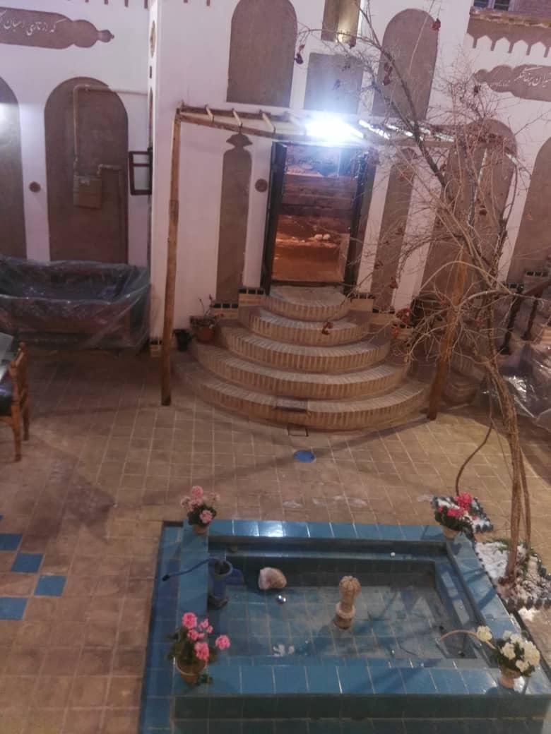 اجاره بومگردی سنتی در میدان امام مهدی شهر - اتاق استاد رضا درخشانی 