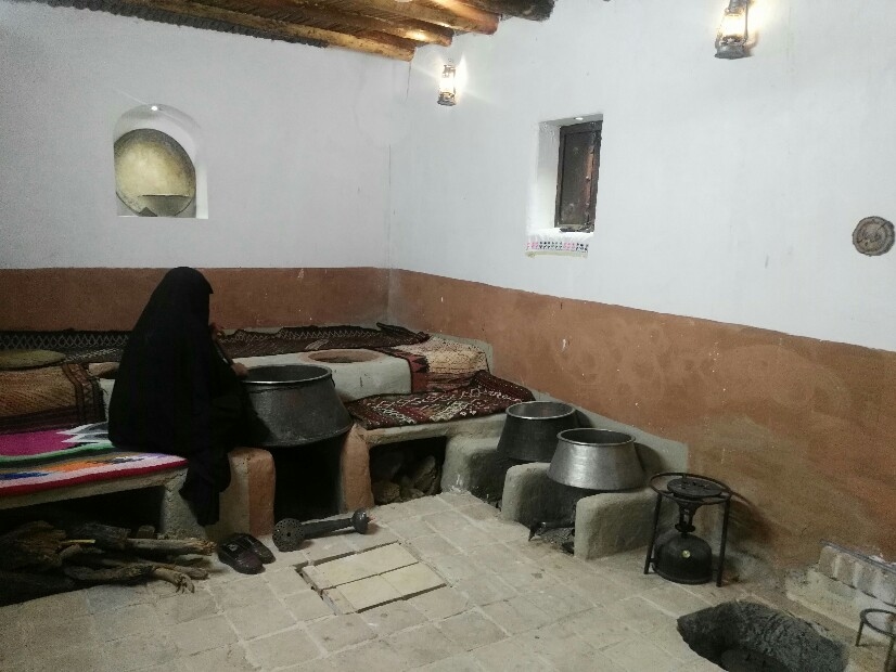 اجاره بومگردی سنتی در میدان امام مهدی شهر - اتاق استاد رضا درخشانی 