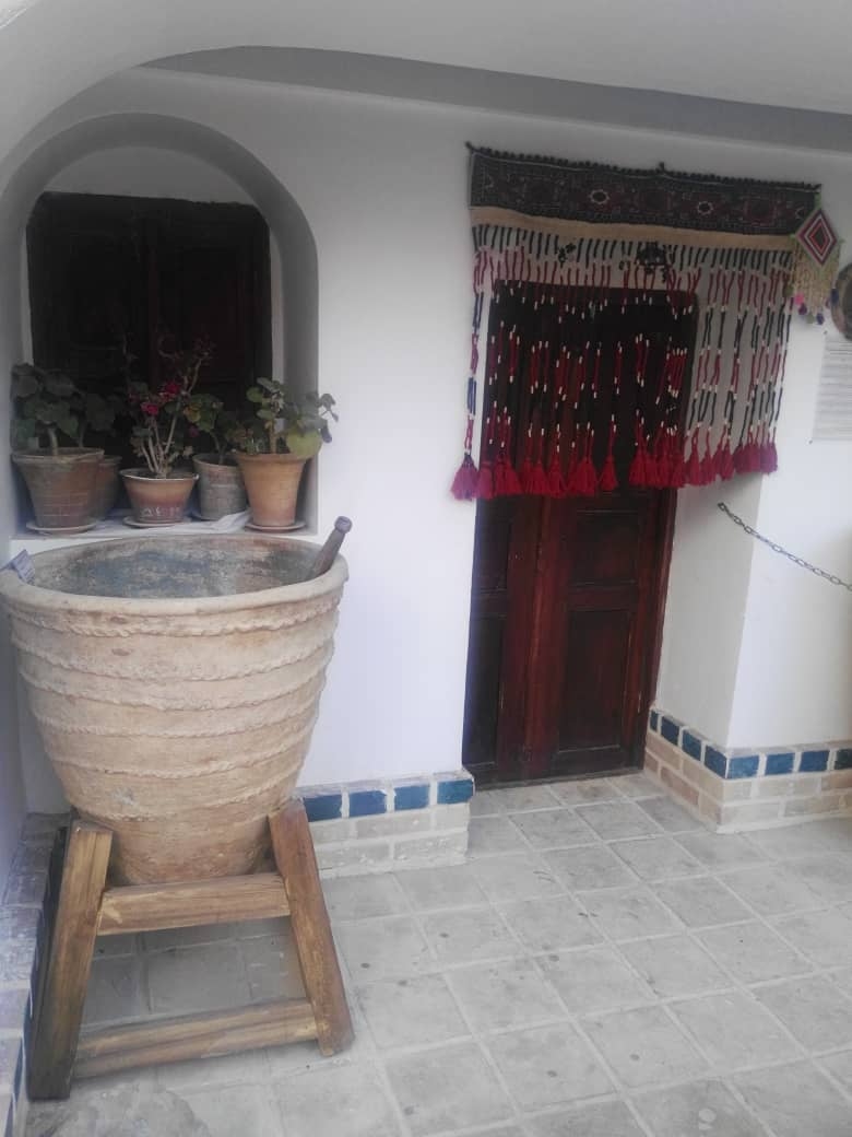 اجاره بومگردی سنتی در میدان امام مهدی شهر - اتاق استاد رضا درخشانی 