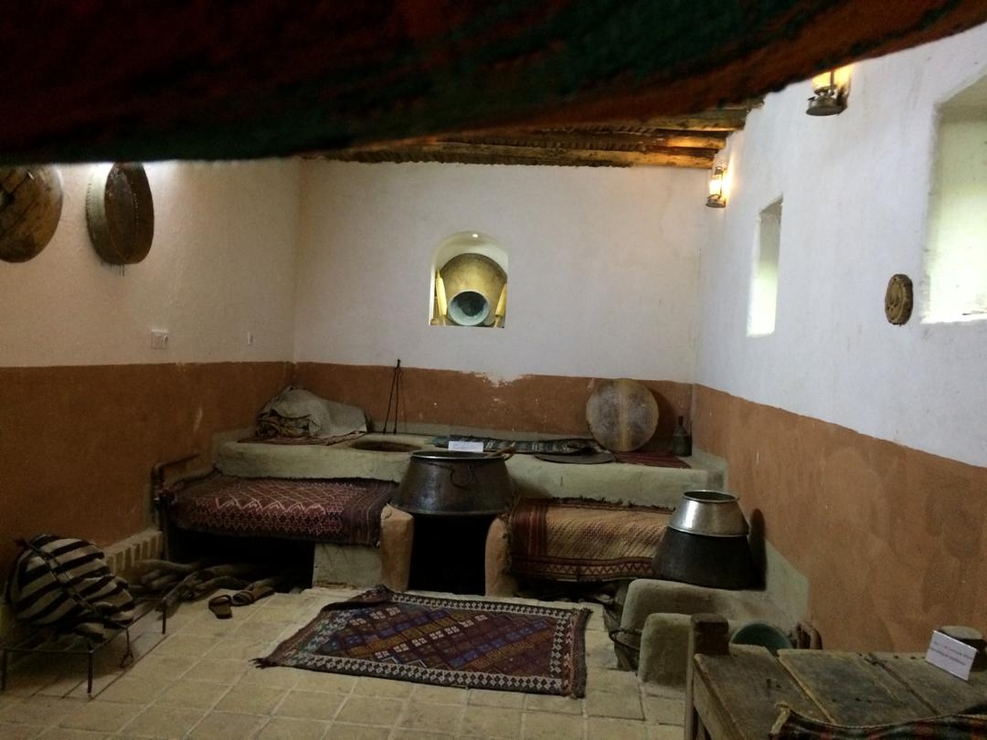 اجاره بومگردی سنتی در میدان امام مهدی شهر - اتاق استاد رضا درخشانی 