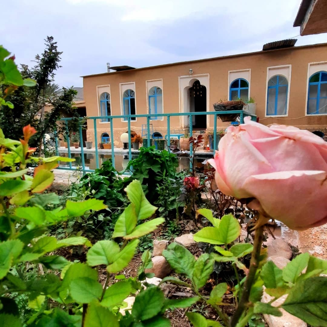 اقامتگاه بومگردی در روستای بادنجان جهرم- آفتاب