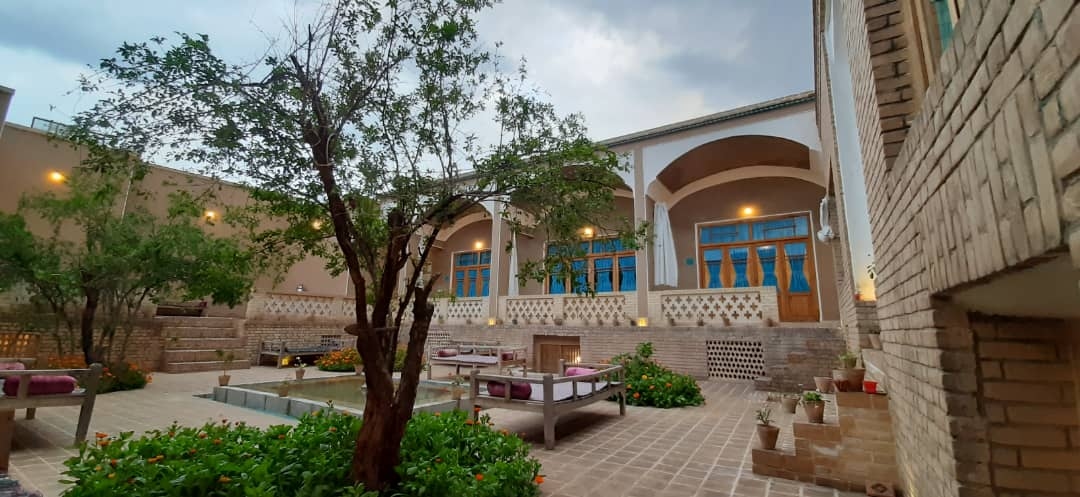 اجاره خانه سنتی در کمال الملک کاشان - پونه