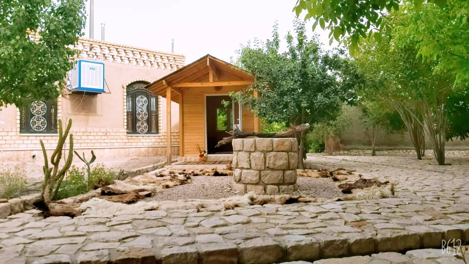 اجاره کلبه چوبی در کاخ اردشیر بابکان فیروزآباد