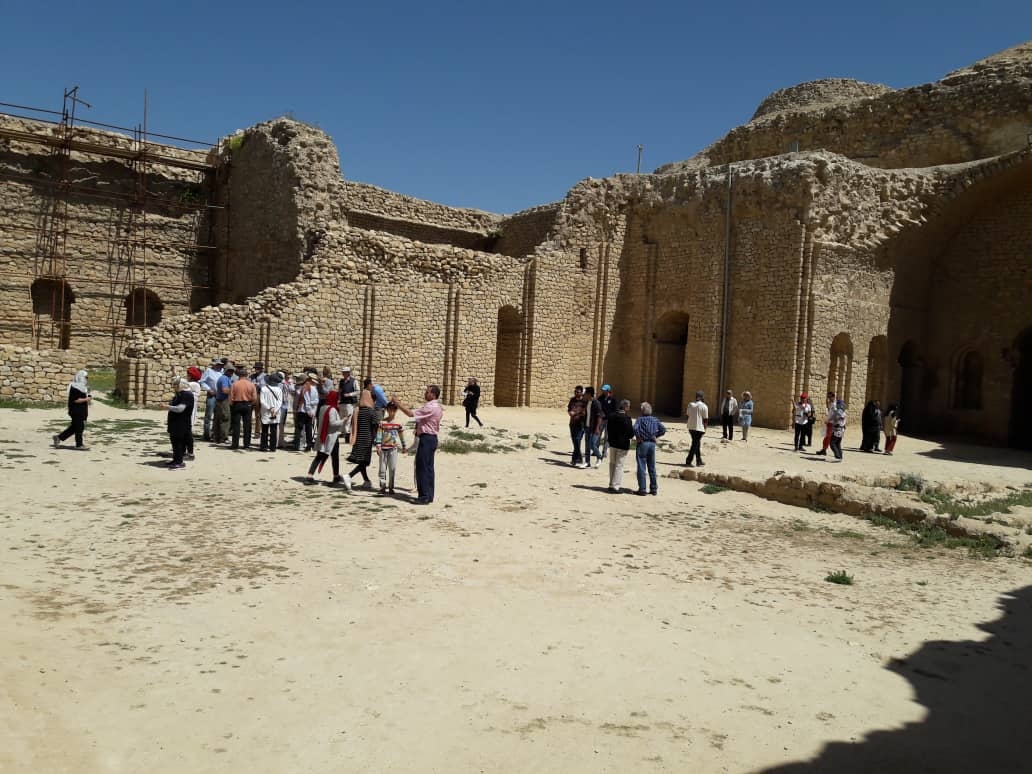 اجاره کلبه چوبی در کاخ اردشیر بابکان فیروزآباد - کلبه بزرگ