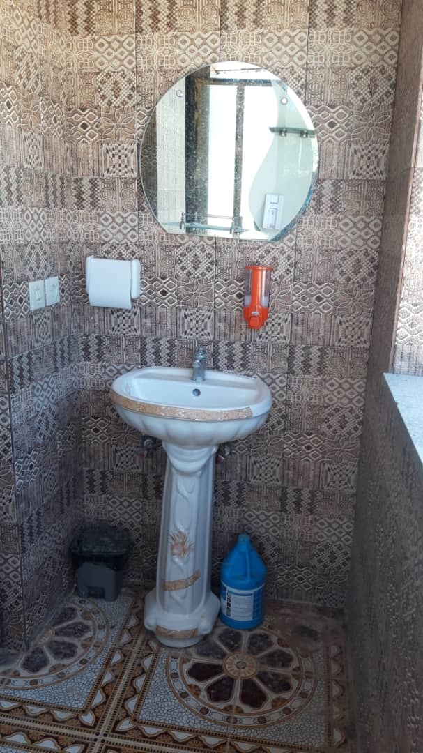 اجاره کلبه چوبی در کاخ اردشیر بابکان فیروزآباد - کلبه بزرگ