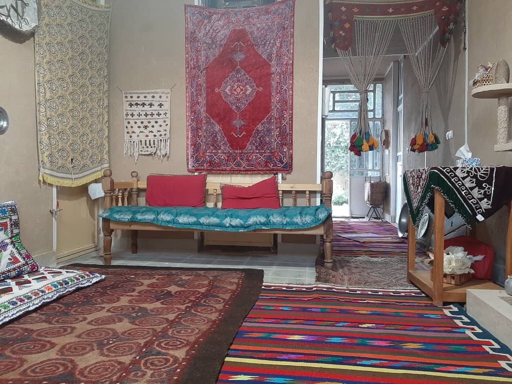 اجاره اتاق سنتی در استهبان ایج _ اتاق 1