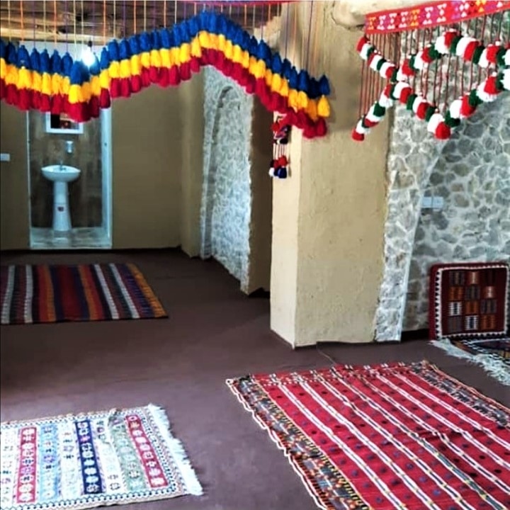 اجاره خانه روستایی در سربست سپیدان - 120 متری دوخوابه همکف