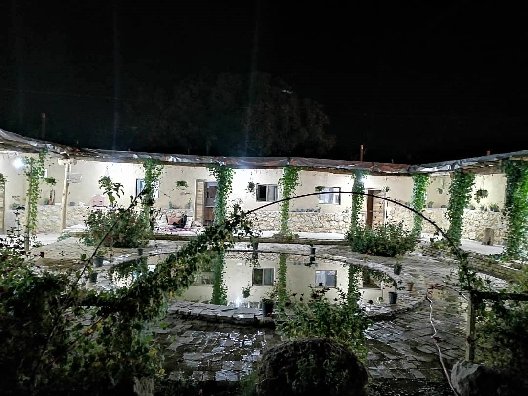 اجاره خانه روستایی در سربست سپیدان - 120 متری دوخوابه همکف