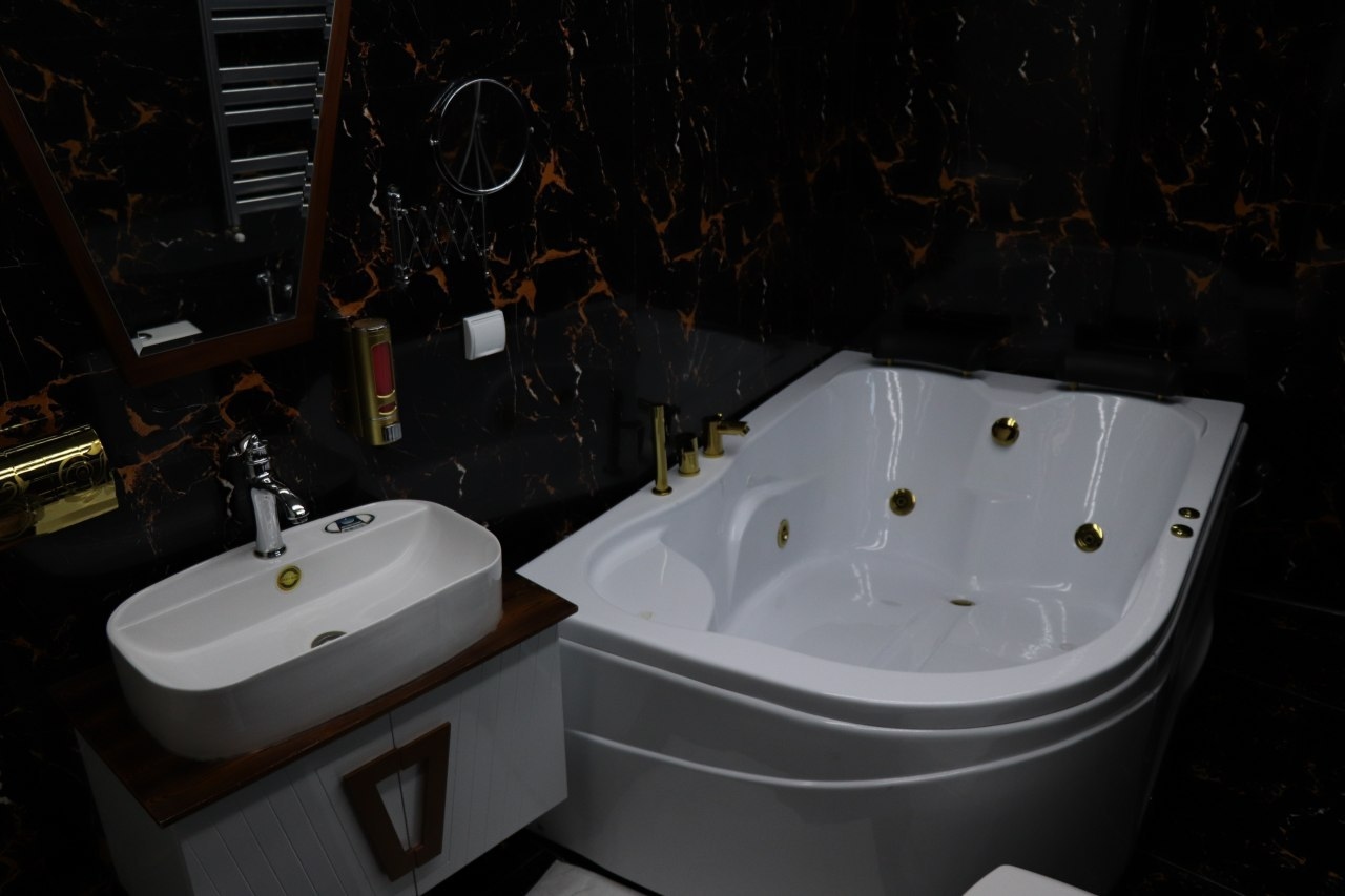 اجاره هتل سوئیت vip در بهادری تبریز - رویال