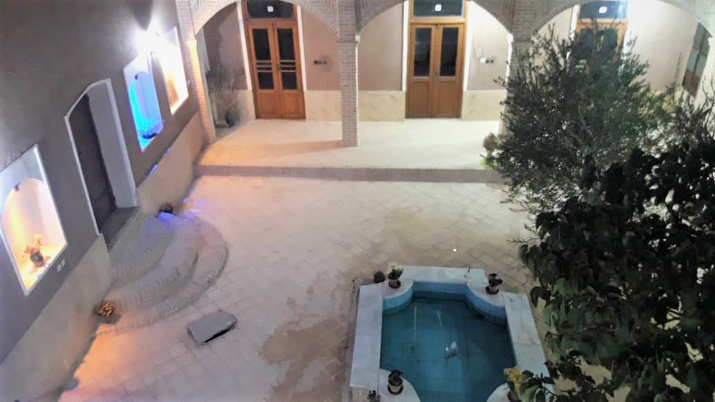 اجاره خانه سنتی در بهشتی ورزنه - اتاق شاه نشین -20 متری