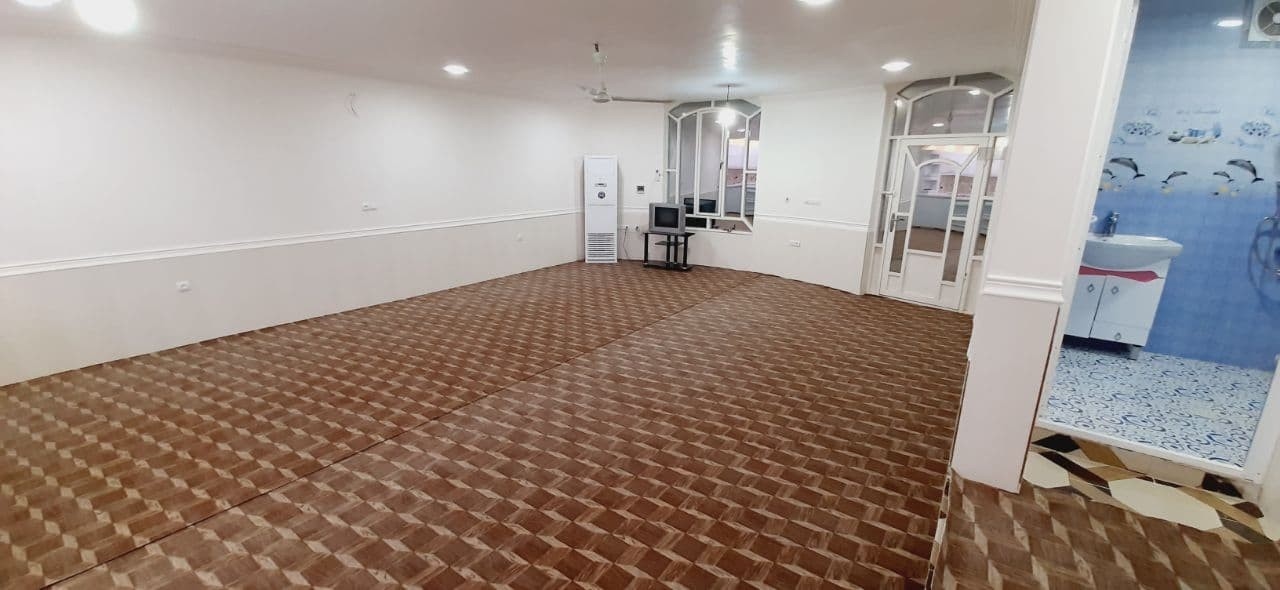 اجاره روزانه منزل ویلایی دوخوابه در پارک بنگسار سیراف-همکف150 متر