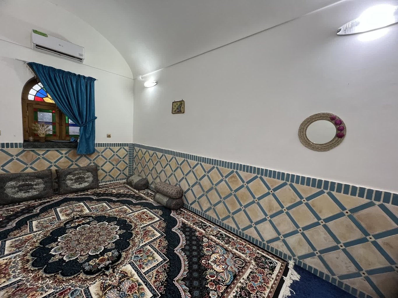 اجاره اتاق سنتی در رضائیه بافق