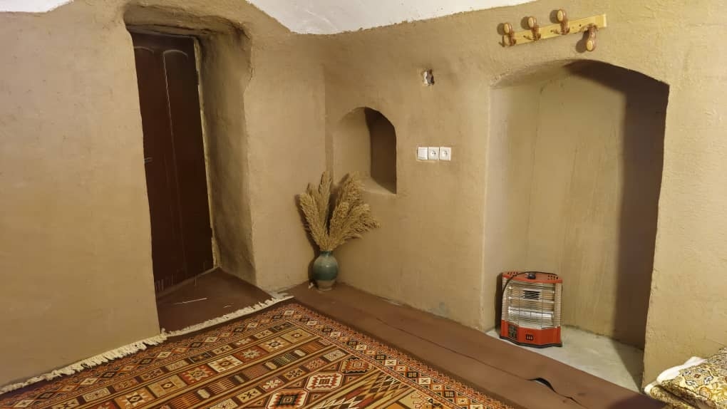 اجاره اتاق سنتی در انارک اصفهان-15 متری