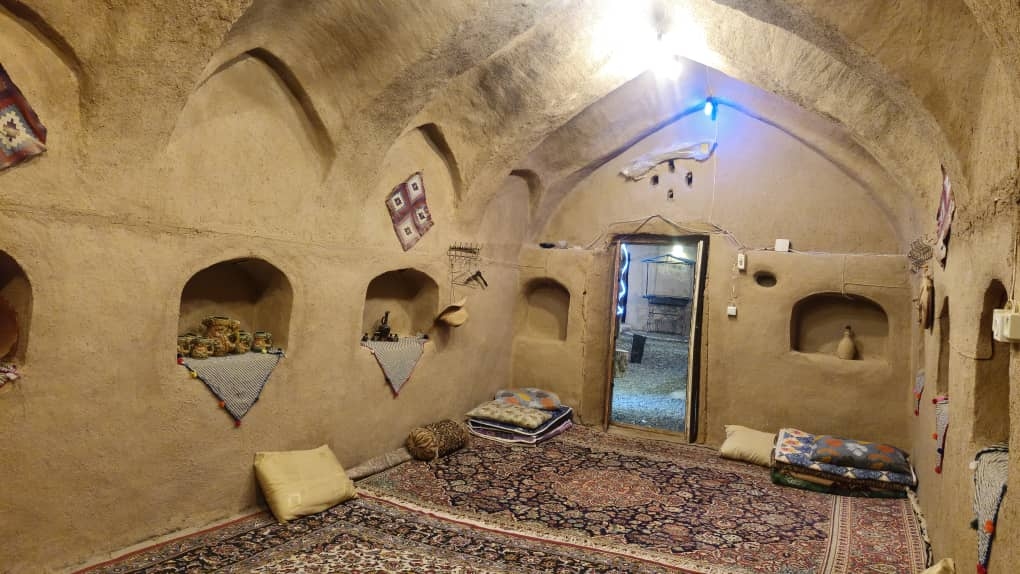 اجاره اقامتگاه تاریخی در انارک اصفهان-20 متری