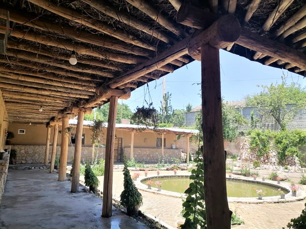 اجاره سوئیت سنتی در سربست سپیدان - 90 متری تک خوابه