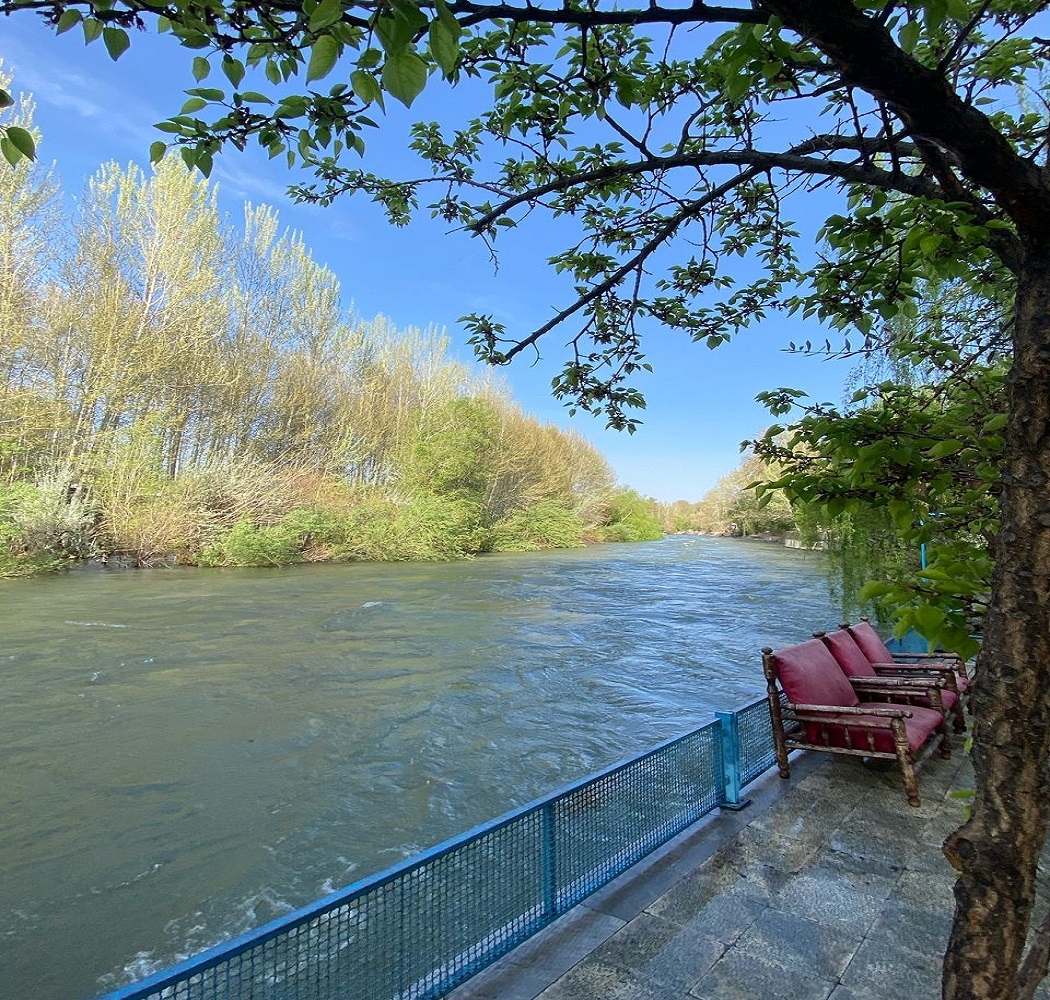 اجاره ویلا باغ استخردار در اردال باغبهادران - کنار رودخانه