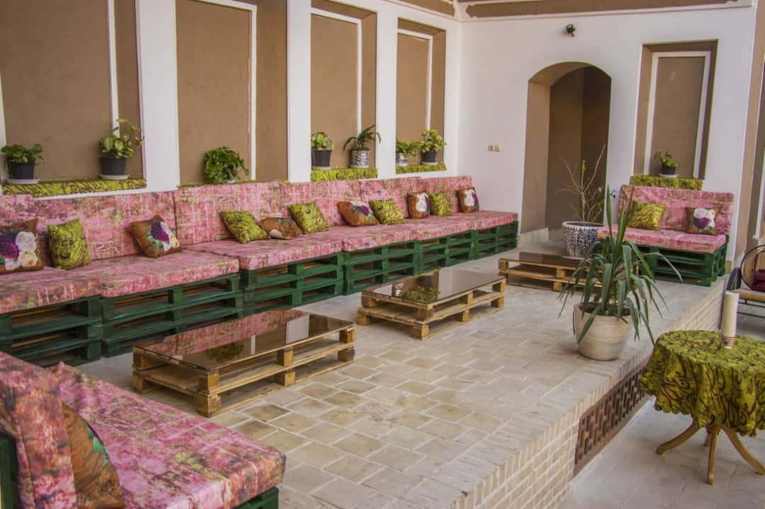 اجاره اتاق سنتی پنج تخته درگلسرخ یزد