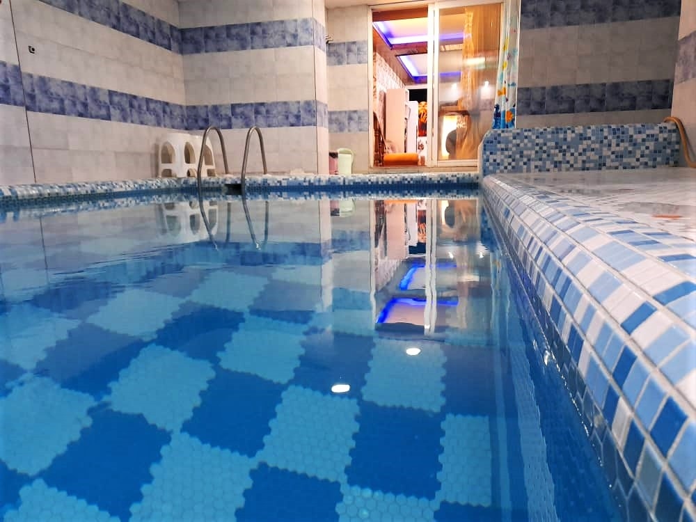 اجاره ویلا با استخر سرپوشیده دوخوابه همکف در اجاکسر بابلسر