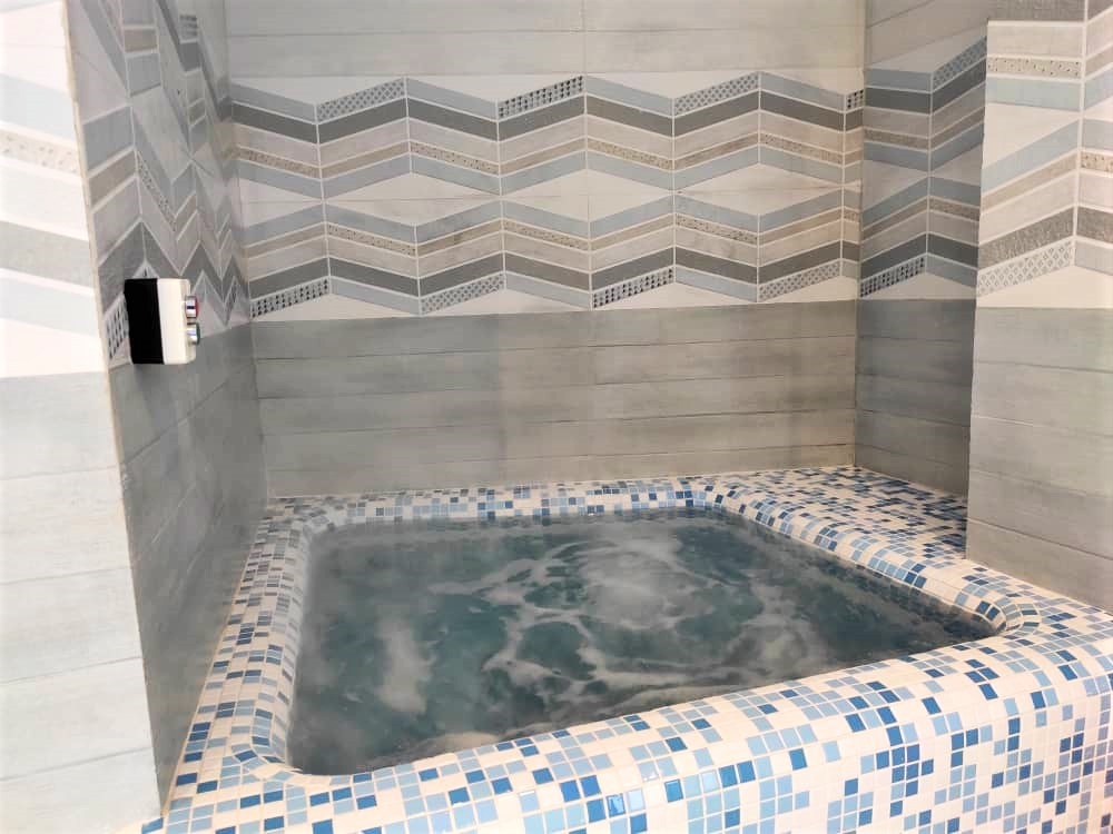 اجاره ویلا با استخر سرپوشیده چهارخوابه در شهرک تهمان سرخرود