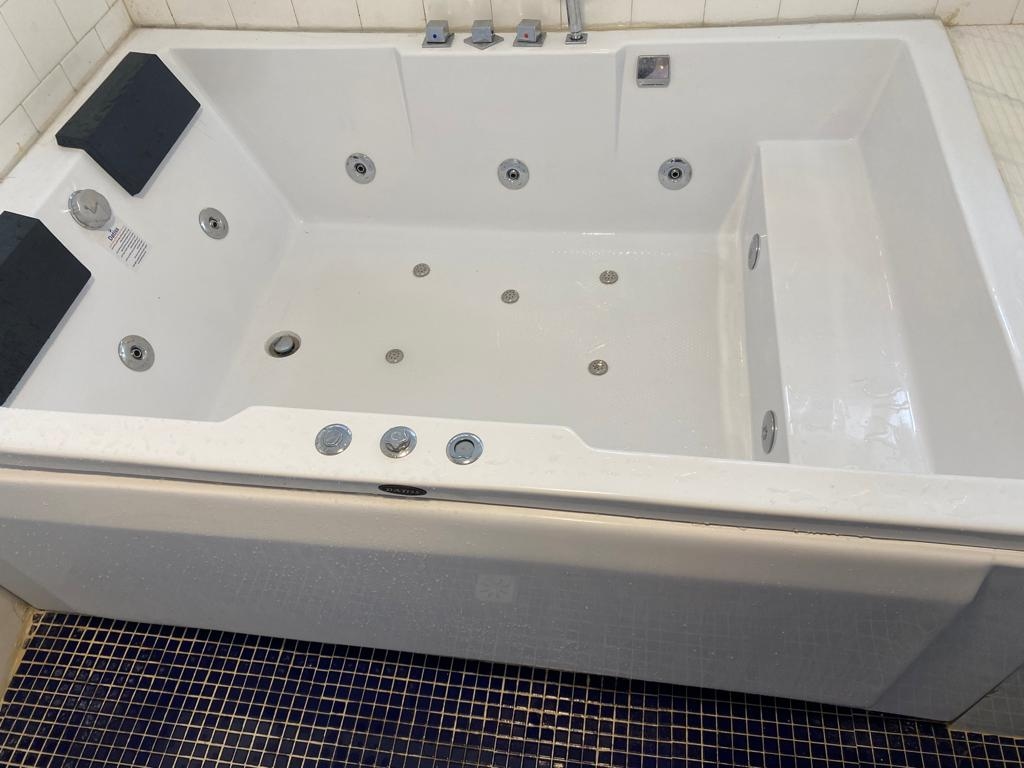 اجاره ویلا ساحلی با استخر آبگرم رو باز در رامسر