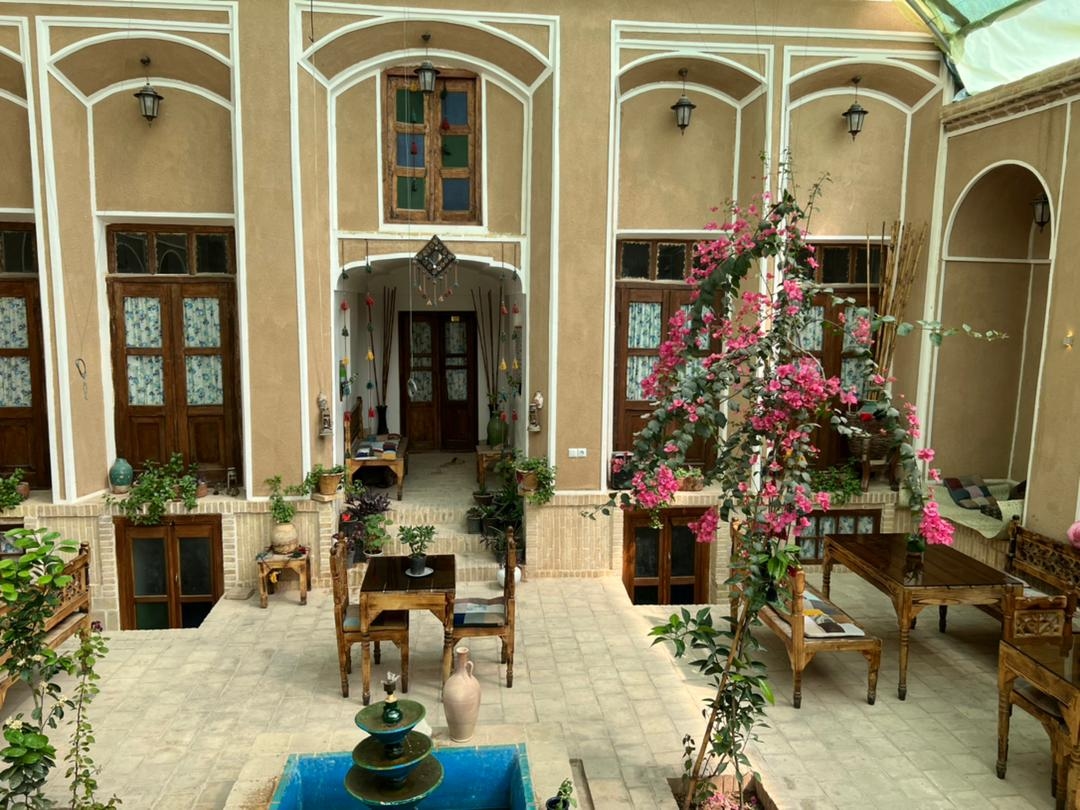 اجاره  بومگردی سنتی در بلوار امام یزد - بنفشه