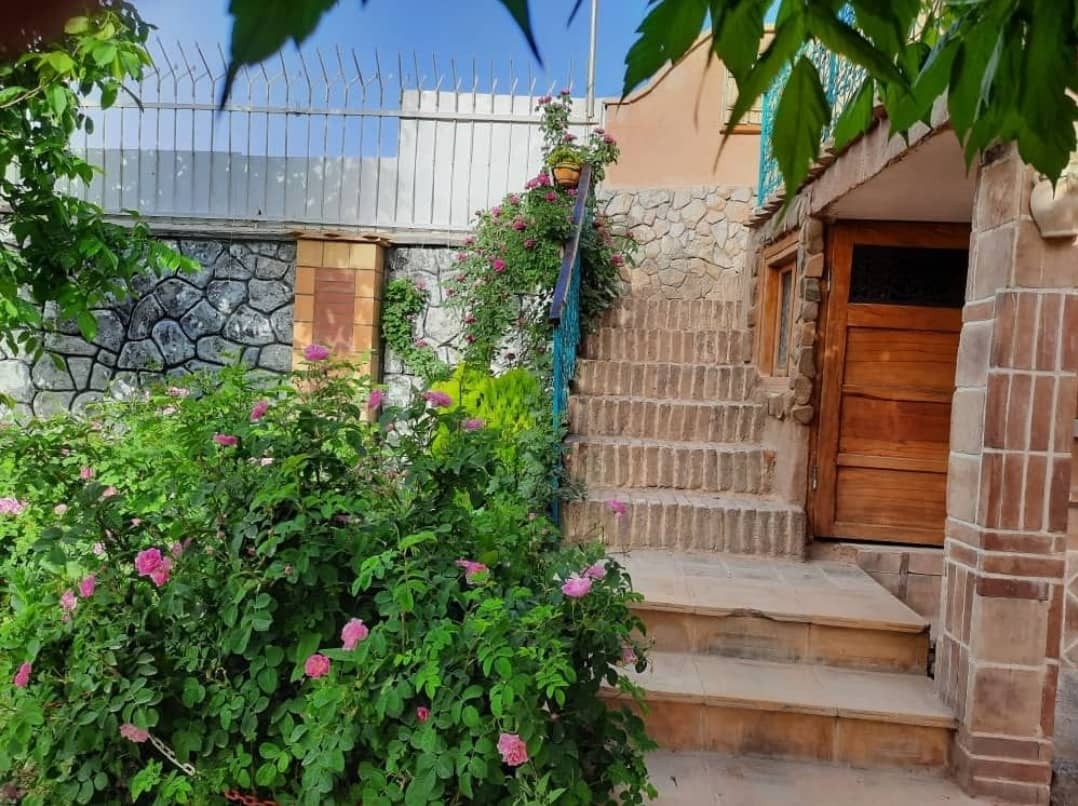 رزرو اتاق سنتی در روستای تشنیز شلمزار - 18 متری