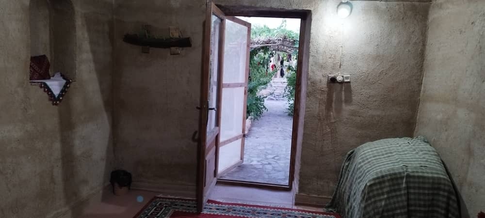 اجاره اتاق سنتی در دهکده گلخار بردسیر - 24 متری