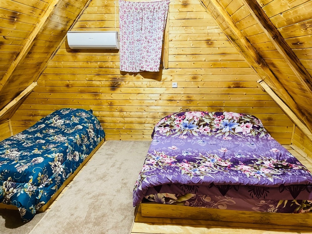 اجاره کلبه چوبی سنتی در روستای سیدکلاه شیرگاه -