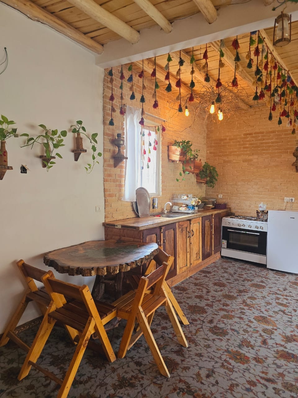 اجاره منزل کوهستانی در برزک - خانه بهشت