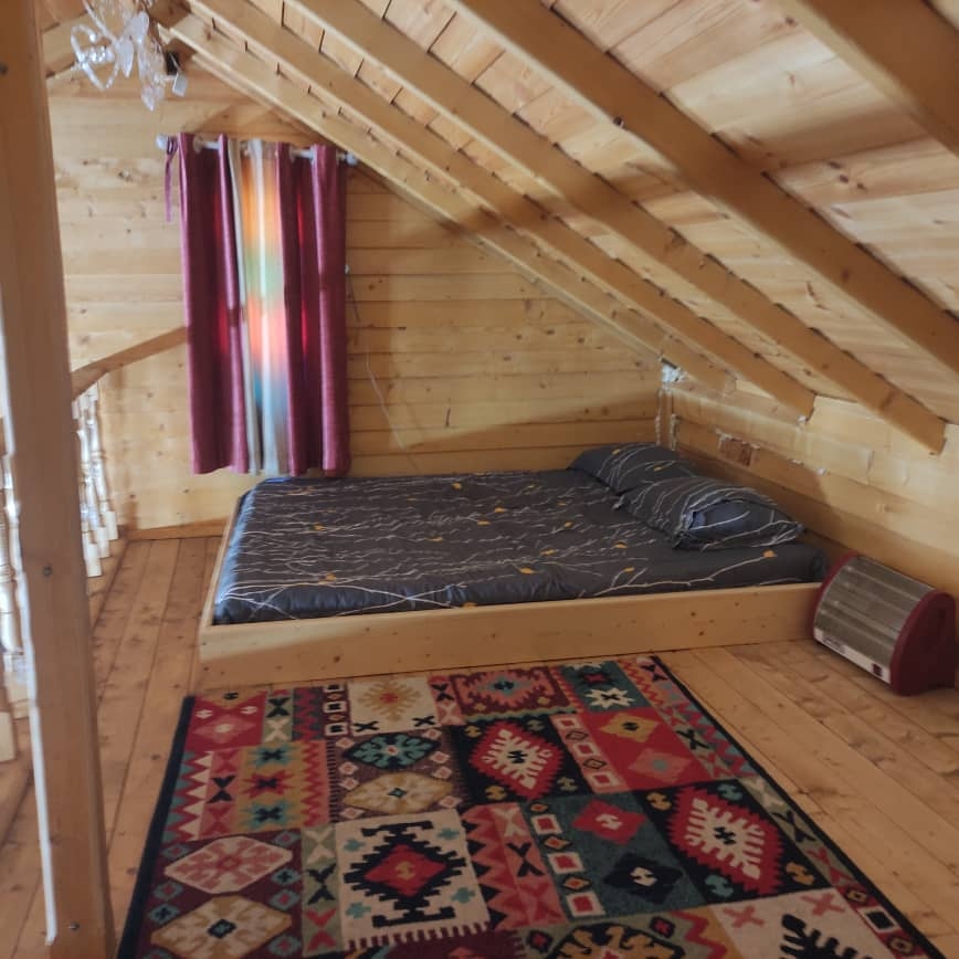 اجاره کلبه چوبی استخر روباز در چمخاله گیلان