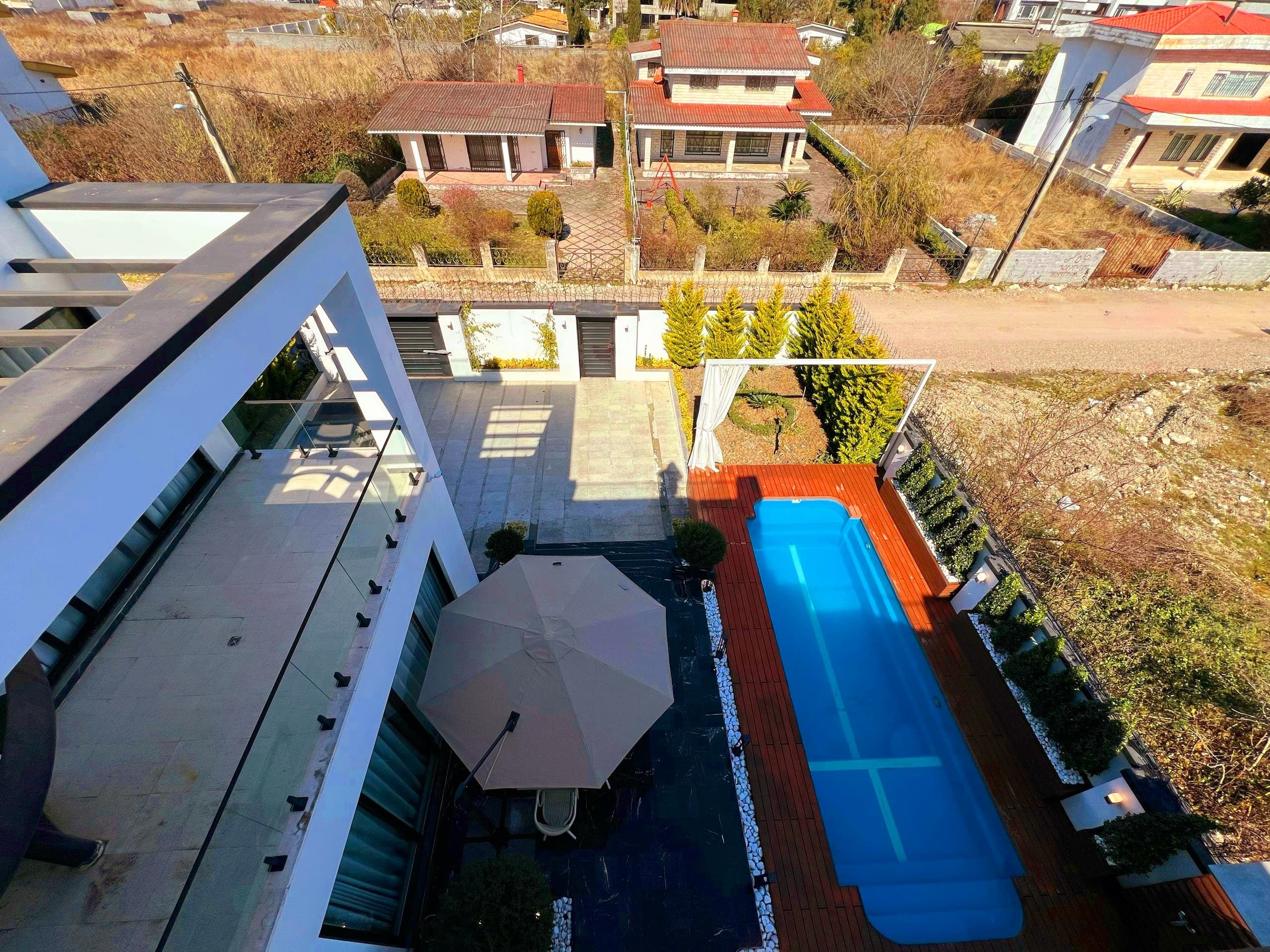 اجاره ویلا با استخر روباز آب گرم در هچیرود - دلفان