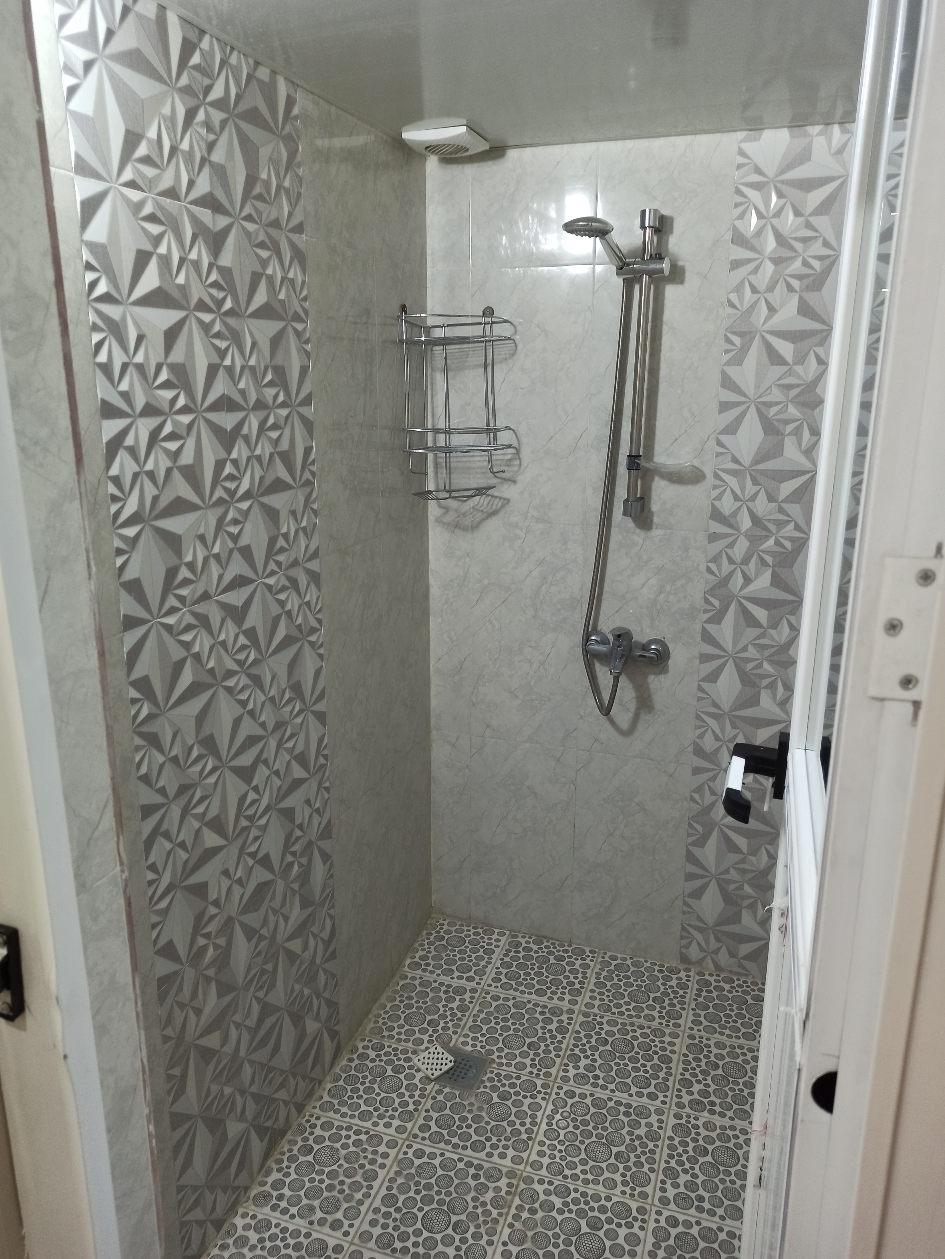 اجاره ویلا استخر سرپوشیده آبگرم در صادق آباد