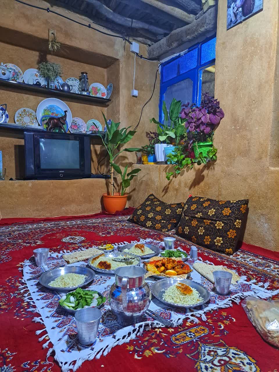 اجاره اتاق بومگردی در روستا پلکانی کریک - کافه چویل