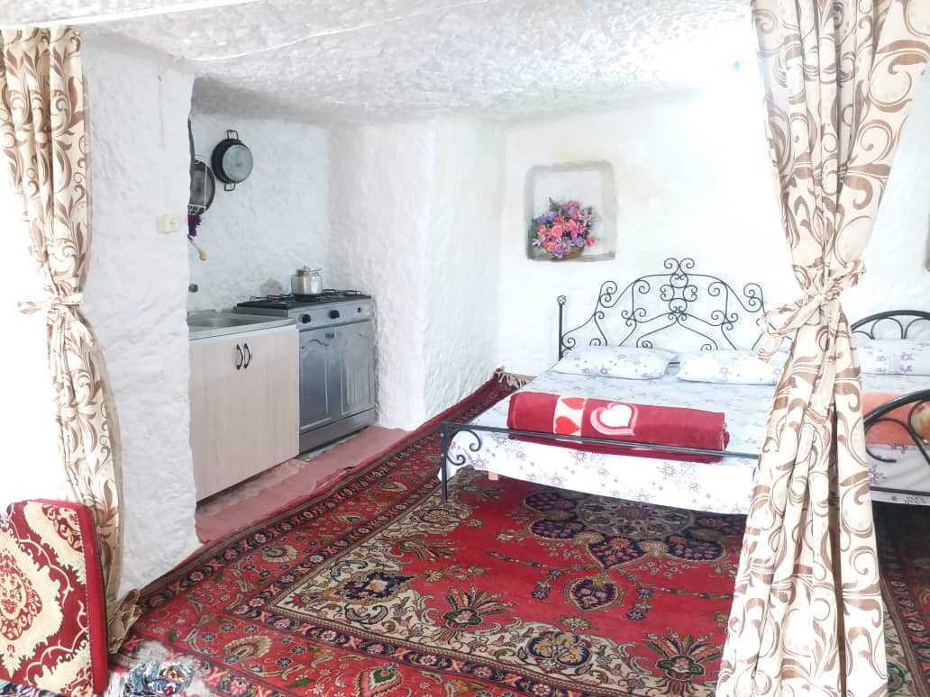 اجاره خانه صخره ای در کندوان
