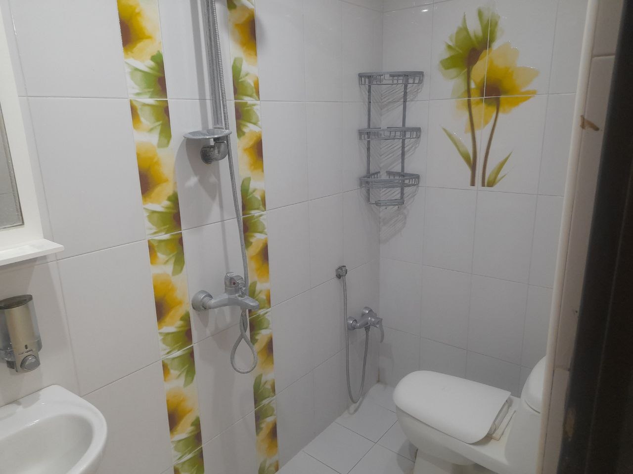 اجاره منزل مبله تمیز در صنعت کاشان - دوخوابه 120 متری