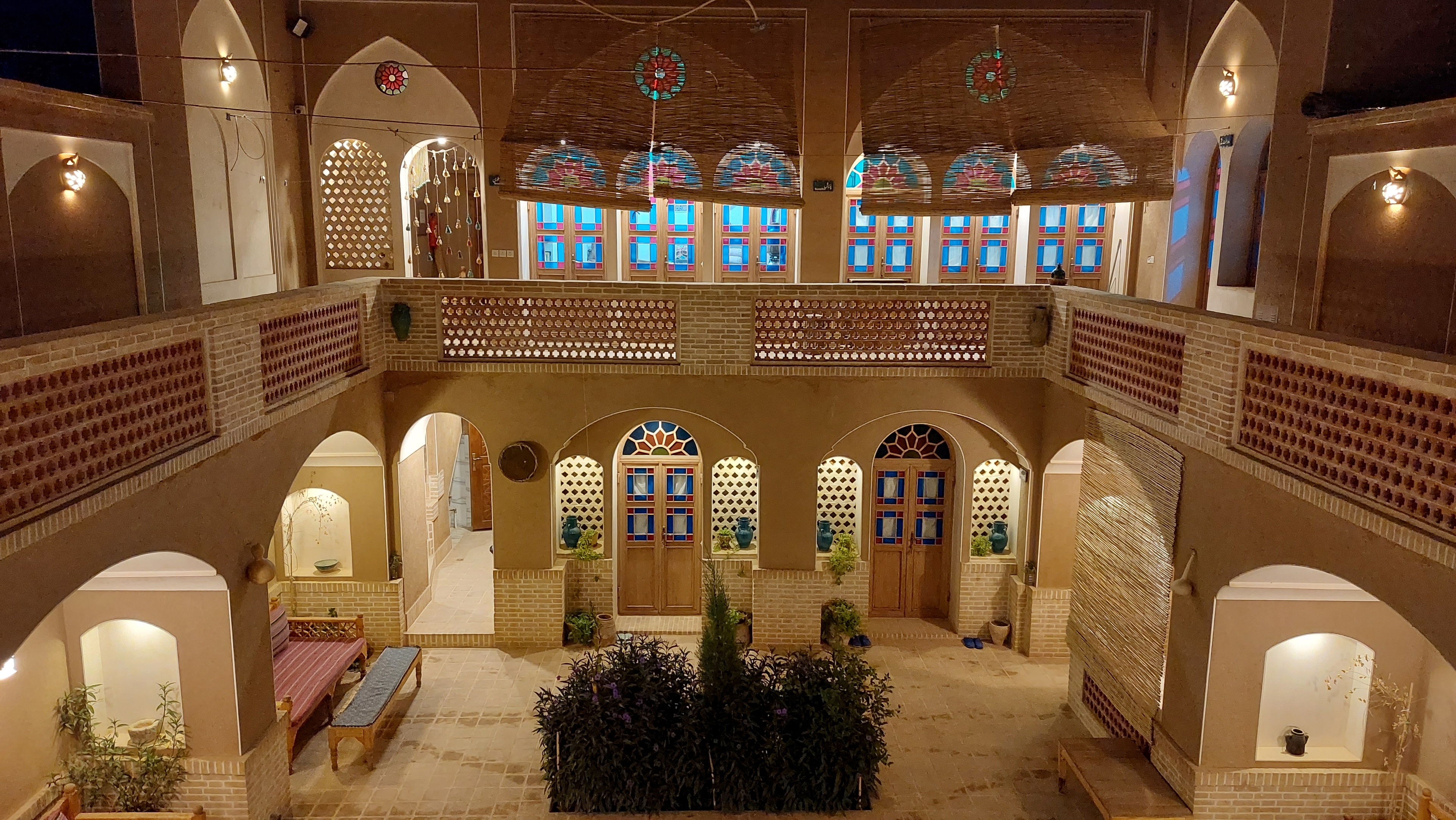 اجاره عمارت سنتی در 22بهمن آران بیدگل - ماه دخت