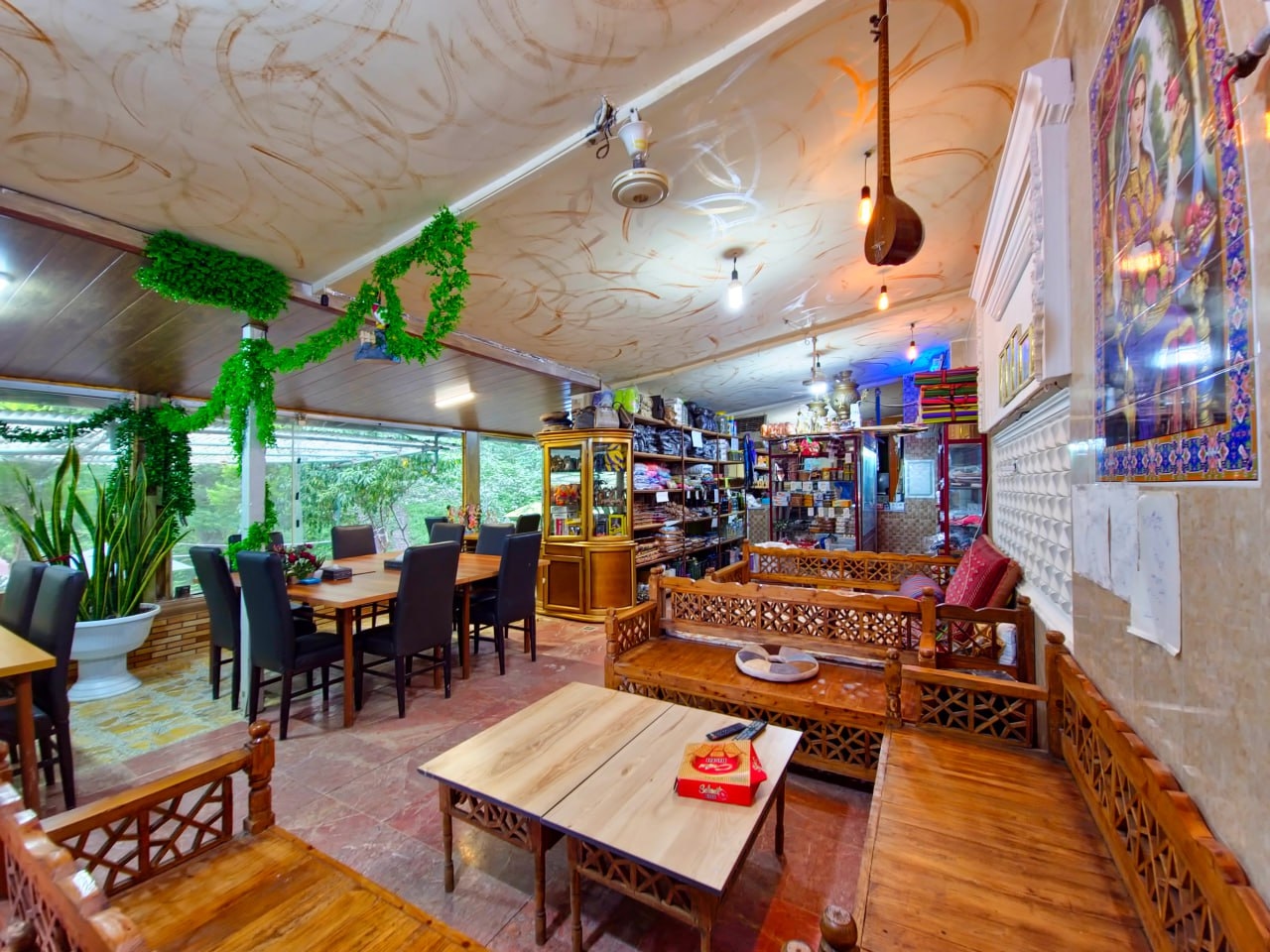 اجاره ویلا جنگلی در روستای جمشیدآباد زیر آب - 300 نارون