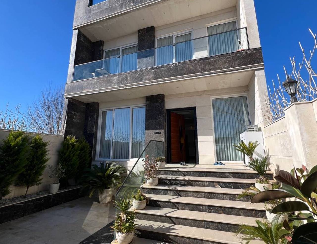 اجاره ویلا دوبلکس ساحلی با استخرسرپوشیده آبگرم در فرح آباد