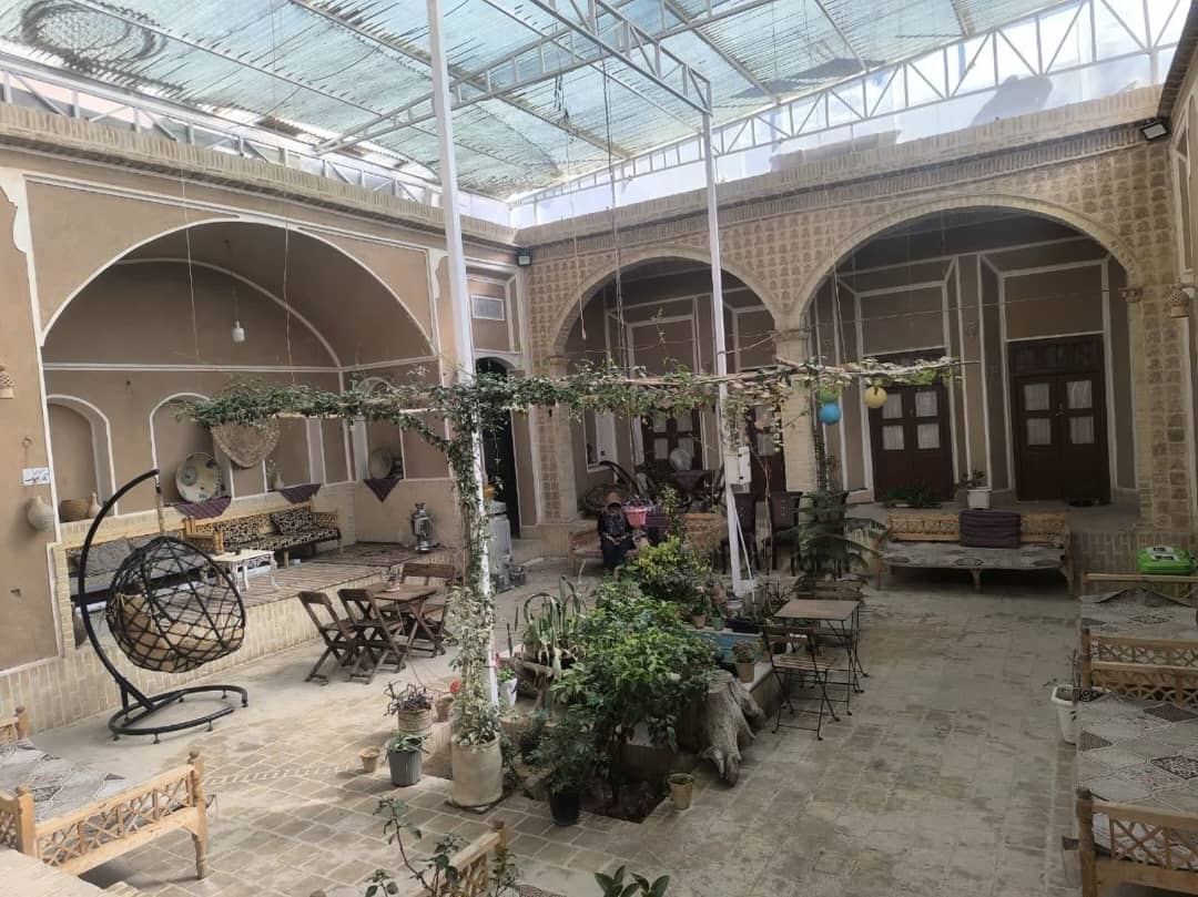 اجاره اقامتگاه بومگردی در خیابان انقلاب یزد - فردوسی