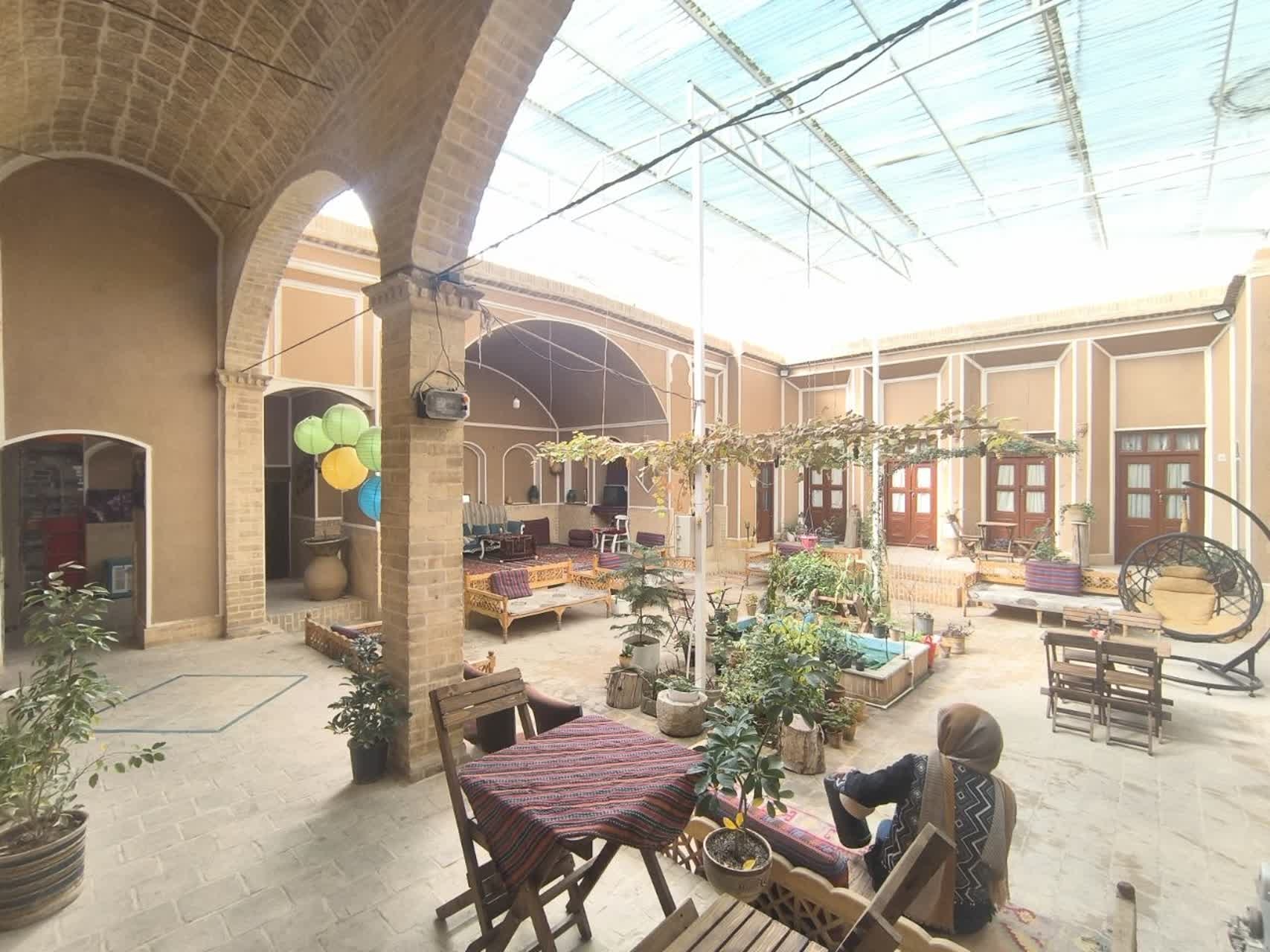 اجاره اقامتگاه بومگردی در خیابان انقلاب یزد - فردوسی