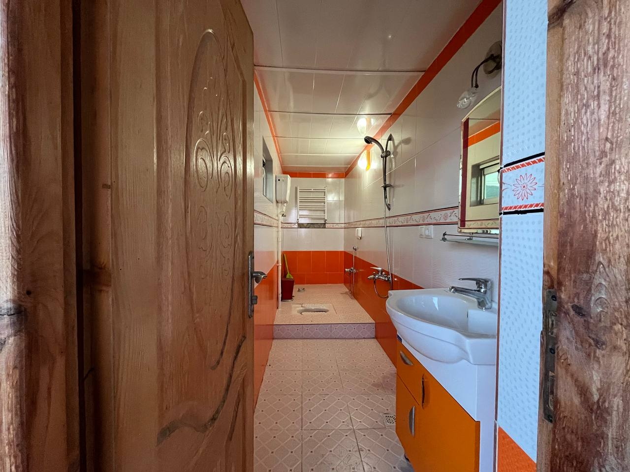 ویلا دو خواب با چشم انداز در گلوگاه نمای ساختمان