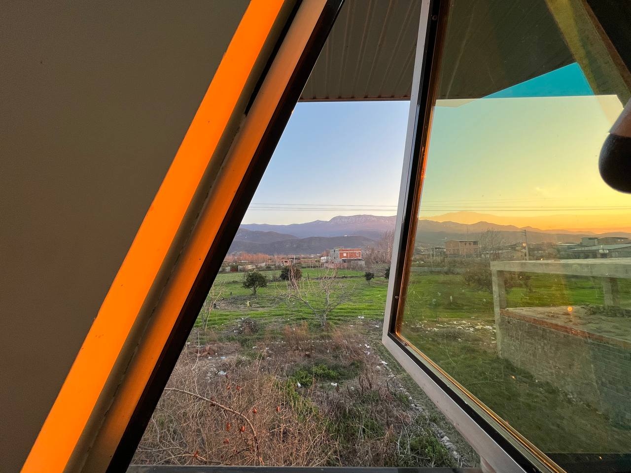 ویلا دو خواب با چشم انداز در گلوگاه نمای ساختمان