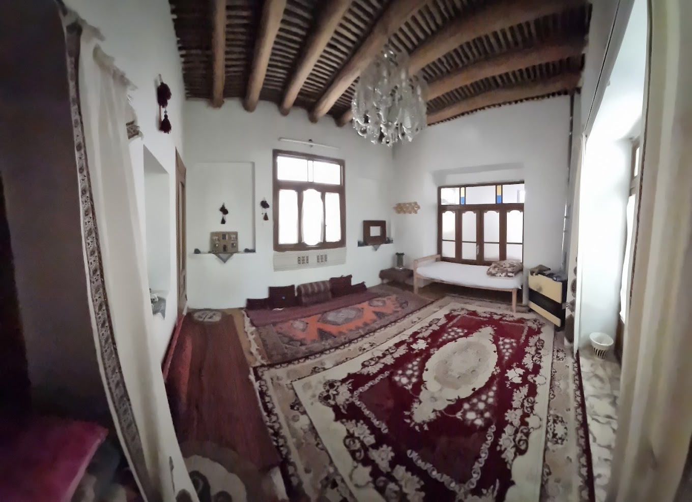 اجاره اتاق سنتی در بویین میان دشت اصفهان
