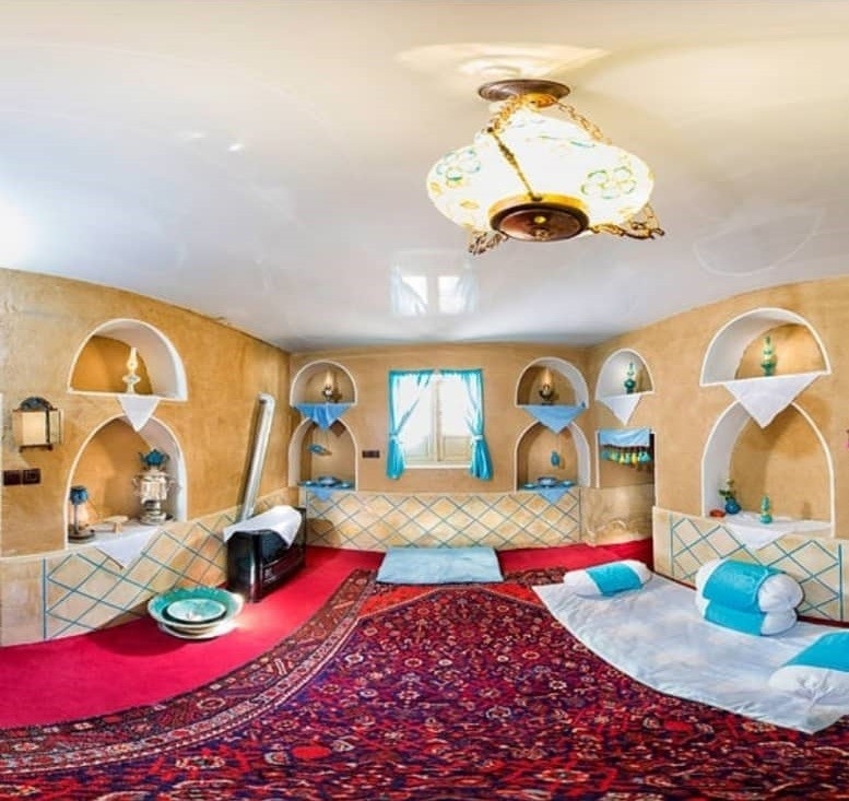 اجاره اتاق سنتی در برزک کاشان  - گل سرخ 