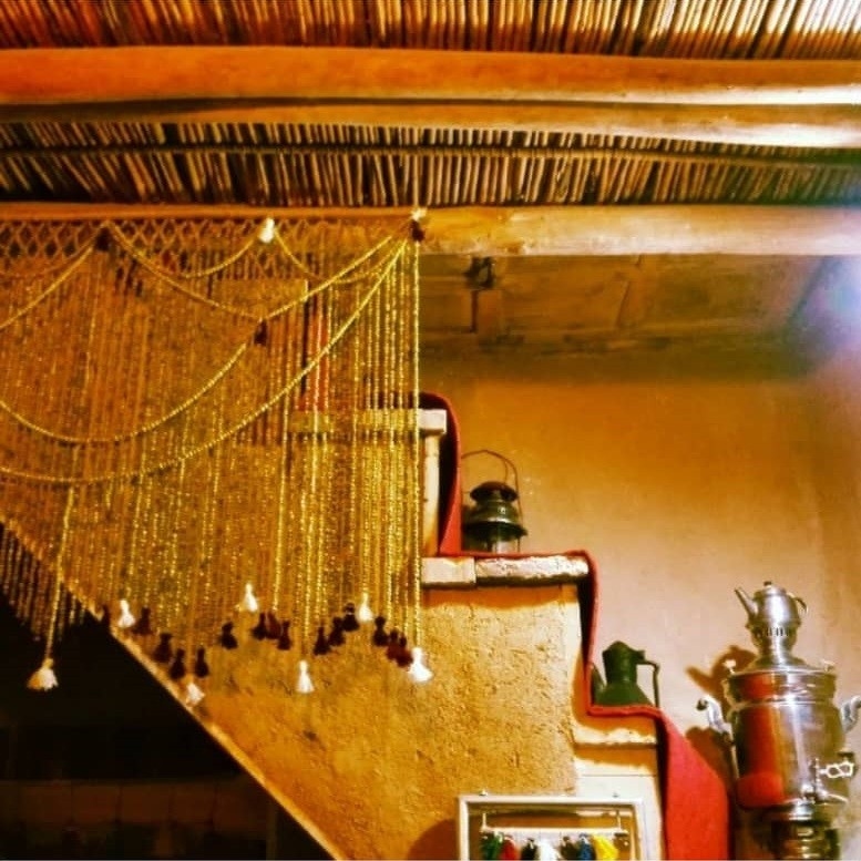 اجاره اتاق سنتی در برزک کاشان  - گل سرخ 