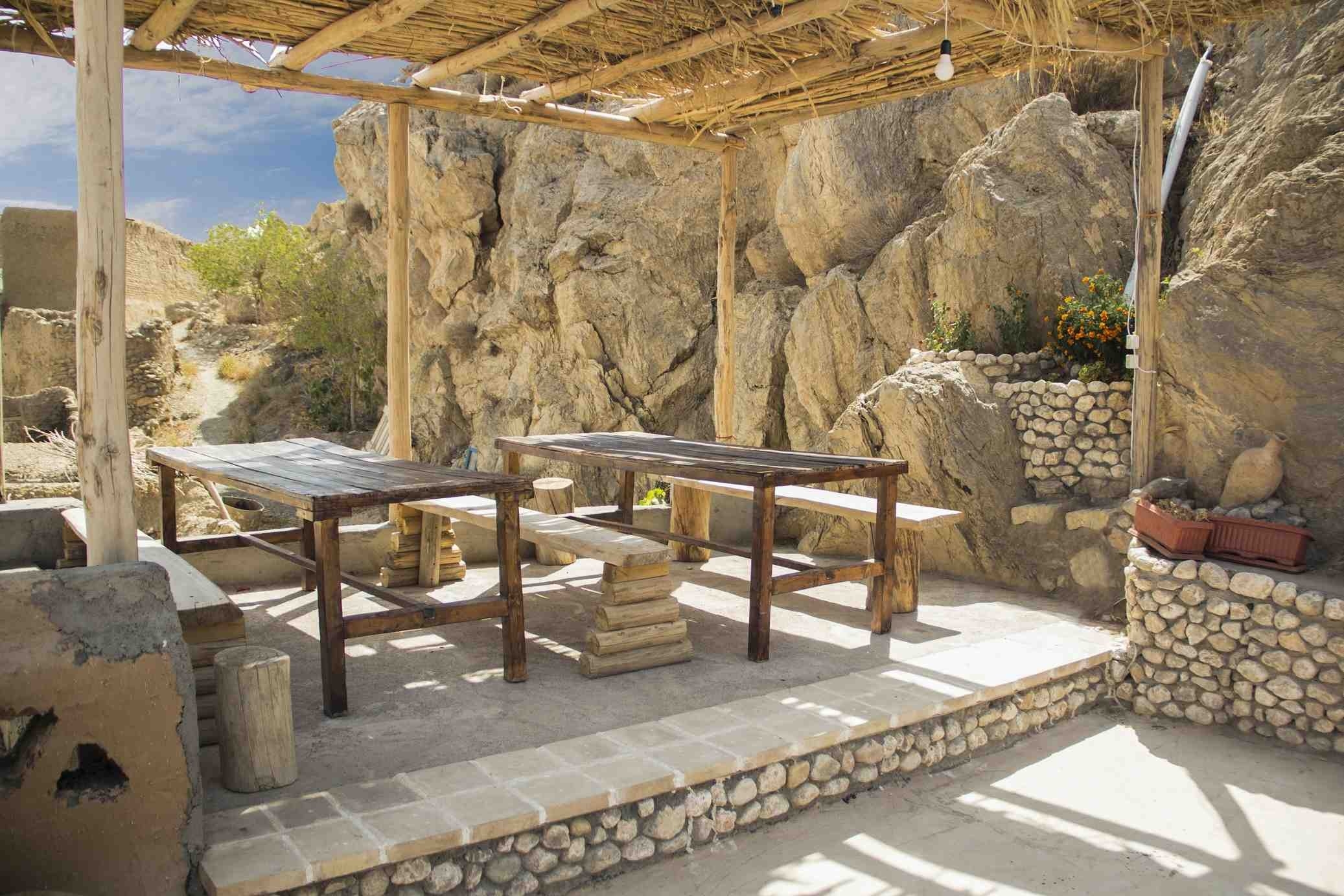 اجاره اقامتگاه بومگردی سنتی در قلعه بالا بیارجمند