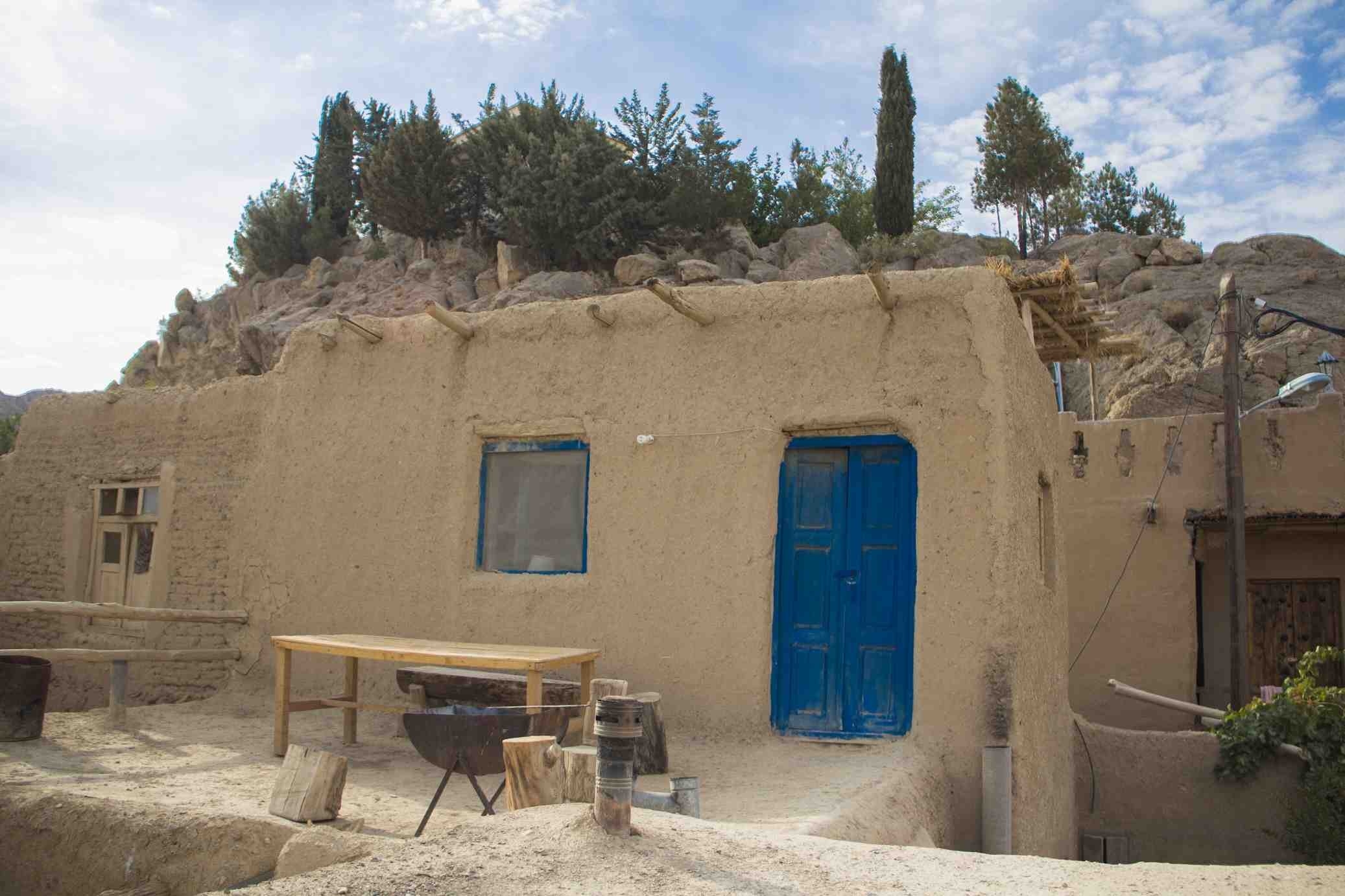 اجاره اقامتگاه بومگردی سنتی در قلعه بالا بیارجمند