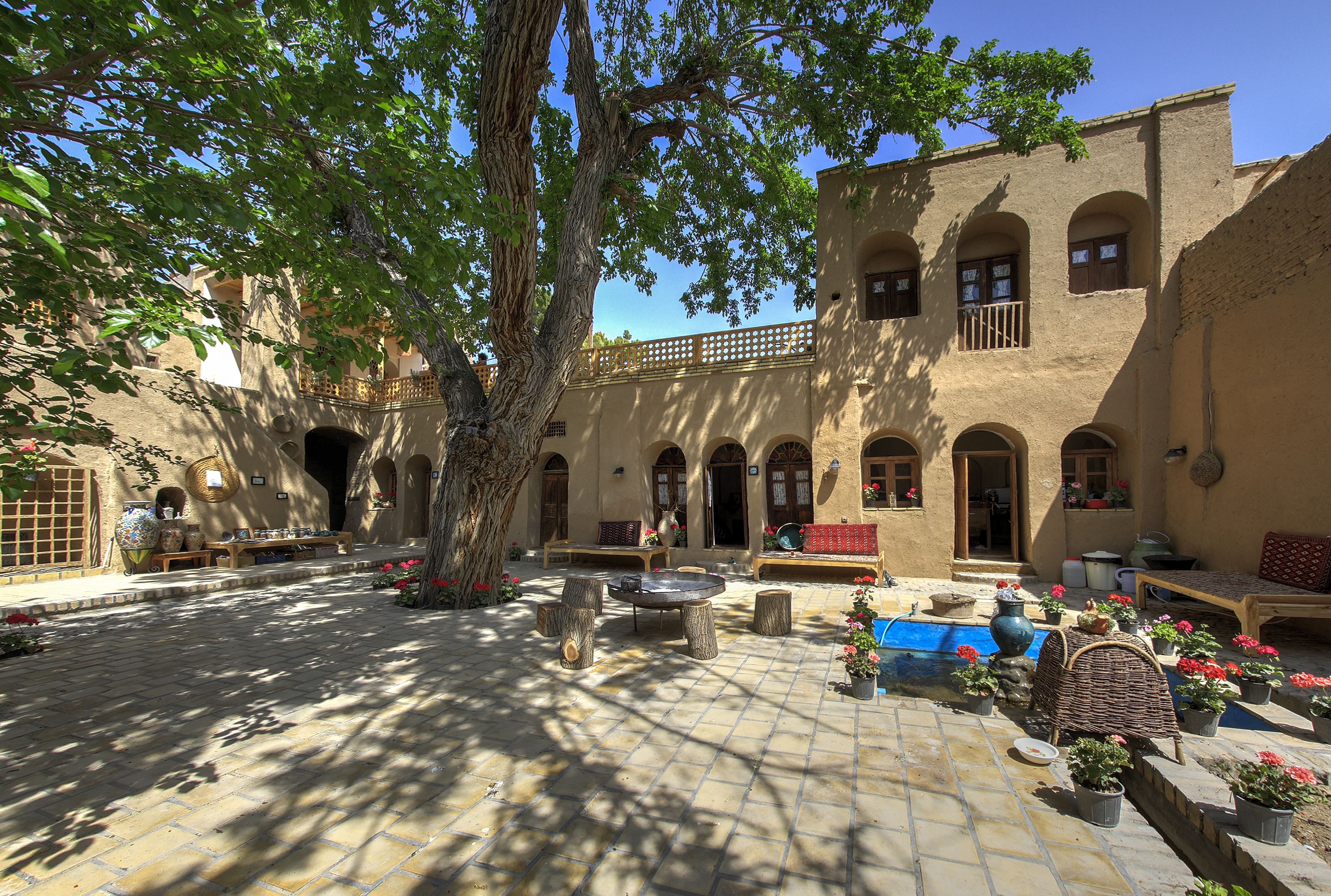 اجاره اتاق 5نفره در نطنز اصفهان - روضه