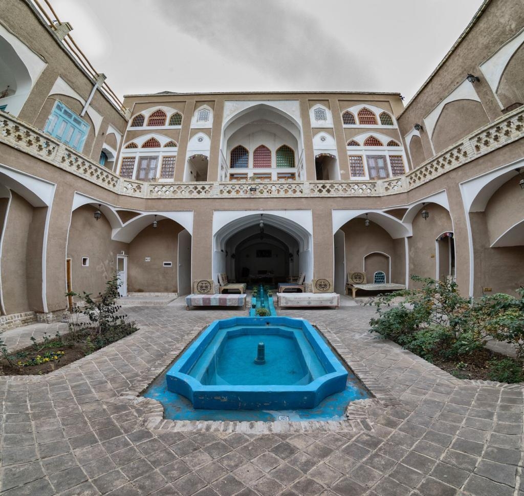 اجاره خانه سنتی در کمال الملک کاشان - یلدا